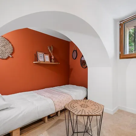 Joli Dans Les Collines Тулон